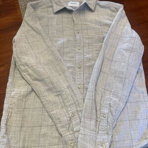 Goodfellow & CO Men's light gray and blue plaid Button-Up flannel type shirt